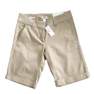 Loft rolled Bermuda shorts. Roll up or roll down.